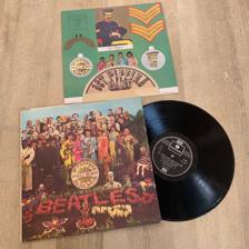 Tumnagel för auktion "The Beatles - Sgt. Pepper’s Lonely Hearts Club Band - 1971 UK"