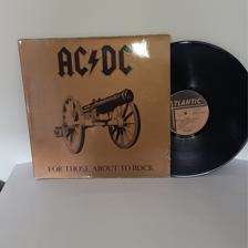 Tumnagel för auktion "AC/DC – For Those About To Rock We Salute You"