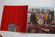 Tumnagel för auktion "BEATLES , Sgt.Peppers Lonely Hearts Club  Band , In Glorious MONO"