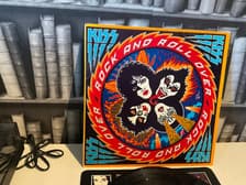 Tumnagel för auktion "KISS Rock And Roll Over, vinyl LP"