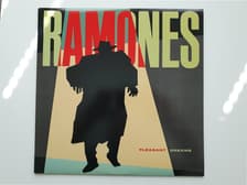 Tumnagel för auktion "Ramones - Pleasant drreams"