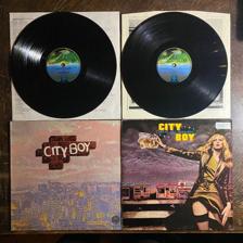 Tumnagel för auktion "CITY BOY - 2 UK Pressar! 76-77. Originalinners! AOR Prog-rock. 2-LP"