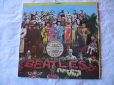 Tumnagel för auktion "Beatles. Vinyl. Lp." Sgt. Pepper Lonely Hearts Club Band" . Marmor färgad vinyl."