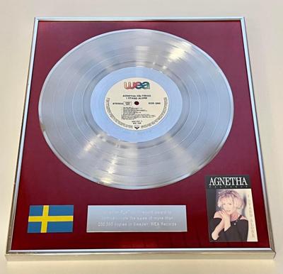 Tumnagel för auktion "Agnetha Fältskog (från ABBA) - Platinaskiva för "I Stand Alone" - 200.000 sålda"