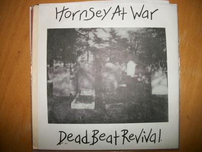 Tumnagel för auktion "Hornsey At War 7" EP; UK KBD DIY Punk, privat press; "Dead Beat Revival EP""