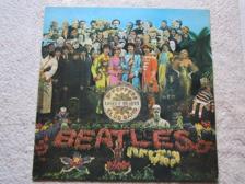 Tumnagel för auktion "Beatles : Sgt.Peppers Lonely Hearts Club Band. Komplett Mono.1967.  PMC7027"