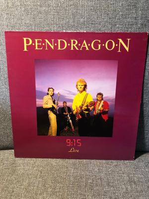Tumnagel för auktion "Pendragon - 9:15 Live (Awareness Records, 1986) LP i bra skick."