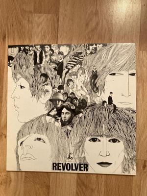 Tumnagel för auktion "The Beatles Revolver UK press"
