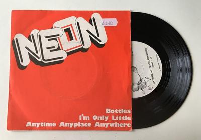 Tumnagel för auktion "Neon ”Anytime, Anyplace, Anywhere” 1978 KBD DIY Rezillos Poison Girls RARE"