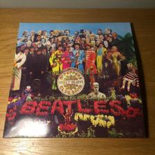 Tumnagel för auktion "Sgt Pepper´s lonely hearts club band / The Beatles - Anniversary edition"