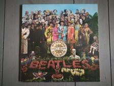 Tumnagel för auktion "The Beatles - Sgt . Pepper s Lonely Hearts Club Band "