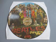 Tumnagel för auktion "LP  Beatles - Sgt Peppers Lonely Hearts Club  Pict Disc"