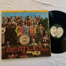 Tumnagel för auktion "The Beatles Sgt. Pepper's Lonely Hearts Club Band Capitol SMAS 2653 1973"