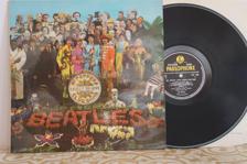 Tumnagel för auktion "The Beatles ?– Sgt. Pepper's Lonely Hearts Club Band UK 1967 FINT SKICK"