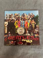 Tumnagel för auktion "NYSKICK! VINYL / LP - The Beatles - Sgt. Pepper's Lonely Hearts Club Band"