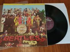 Tumnagel för auktion "The Beatles - Sgt Pepper's Lonely Hearts Club Band (LP Capitol/EMI SMAS 2653)"