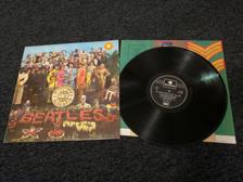 Tumnagel för auktion "The Beatles / Sgt. Pepper’s Lonely Hearts Club Band UK"