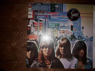Tumnagel för auktion "SWEET - Desolation Boulevard LP -74 FOX ON THE RUN, My Generation"