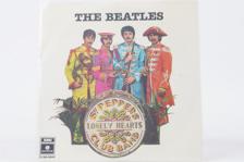 Tumnagel för auktion "Beatles Sgt Peppers Lonely Hearts Club Band 7" EMI 1978 Vinyl"