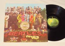 Tumnagel för auktion "BEATLES - Sgt Peppers Lonely Hearts Club Band, Apple-LP!"