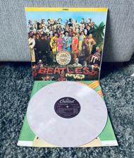 Tumnagel för auktion "The Beatles - Sgt. Pepper’s Lonely Hearts Club Band LIMITED MARBLE LP VINYL "