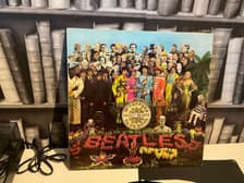 Tumnagel för auktion "The Beatles - Sgt. Pepper's Lonely Hearts Club Band, från 1967 (Vinyl)"