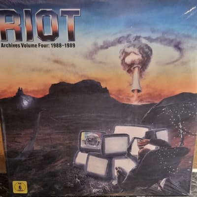 Tumnagel för auktion "Riot- Archives volume four: 1988-1989"