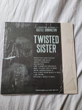 Tumnagel för auktion "Twisted Sister: Live at Castle Donington Monsters of Rock"