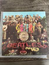 Tumnagel för auktion " The Beatles – Sgt. Pepper's Lonely Hearts Club Band LP"