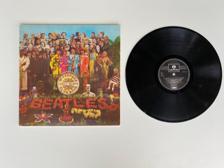 Tumnagel för auktion "The Beatles ”Sergeant Pepper’s Lonely Hearts Club Band” Gatefold LP! "