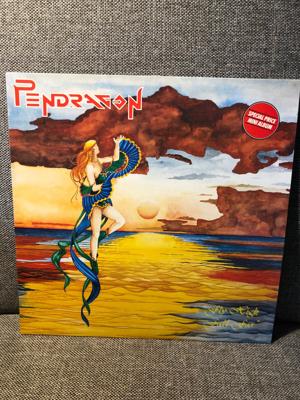 Tumnagel för auktion "Pendragon - Fly High Fall Far (Elusive Records, 1984) LP i bra skick."