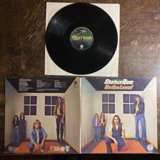 Tumnagel för auktion "STATUS QUO - On The Level 1974. NCB Press. FOC. Prog-rock. Hårdrock LP"