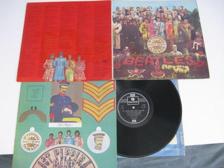 Tumnagel för auktion "Beatles. Sgt. Pepper's Lonely Hearts Club Band. 1971 UK Parlophone 2 box. Insert"