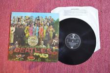 Tumnagel för auktion "beatles "sgt peppers lonely hearts club band" (utvik, uk press) välvårdad"