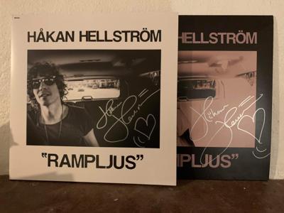 Tumnagel för auktion "Signerade Håkan Hellström-LP ”Rampljus I & II” UPPESITTARKVÄLL MOT BARNCANCER"