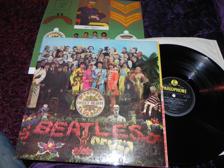 Tumnagel för auktion "The Beatles Lp Sgt Peppers Lonely Hearts Band. Inkl instick. England"