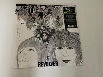 Tumnagel för auktion "The Beatles - Revolver OÖPPNAD!"