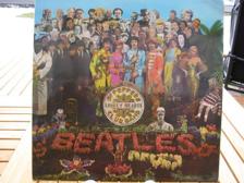 Tumnagel för auktion "LP: THE BEATLES: &quot; SGT. PEPPER'S LONELY HEARTS CLUB BAND &quot; "