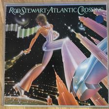 Tumnagel för auktion "ROD STEWART – Atlantic Crossing - LP - sca -77 - BSK 3108, Re - pop rock"