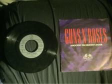 Tumnagel för auktion "Guns N’ Roses Knockin’ on heaven’s door LP o Live rock hårdrock Axl Rose Slash"