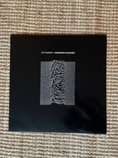 Tumnagel för auktion "Joy Division - Unknown Pleasures (Vinyl) LP - Blå vinyl"