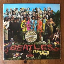 Tumnagel för auktion "The Beatles - Sgt. Peppers Lonely Hearts Club Band LP | UK original med insert"