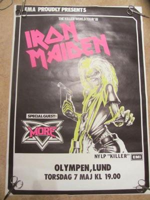 Tumnagel för auktion "IRON MAIDEN PLANCH "THE KILLER TOUR 1981. MÅTT: 50X70 CM"