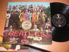 Tumnagel för auktion "THE BEATLES Sgt. Pepper´s Lonely Hearts Club UK LP + insert 1967/Reissue 70-tal"